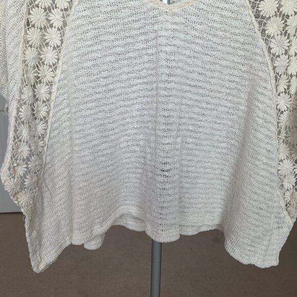 Maimi Boxy Tee Top Blouse Cream Beige Crochet Oversized Floral V neck Knit Sz S - Picture 3 of 10